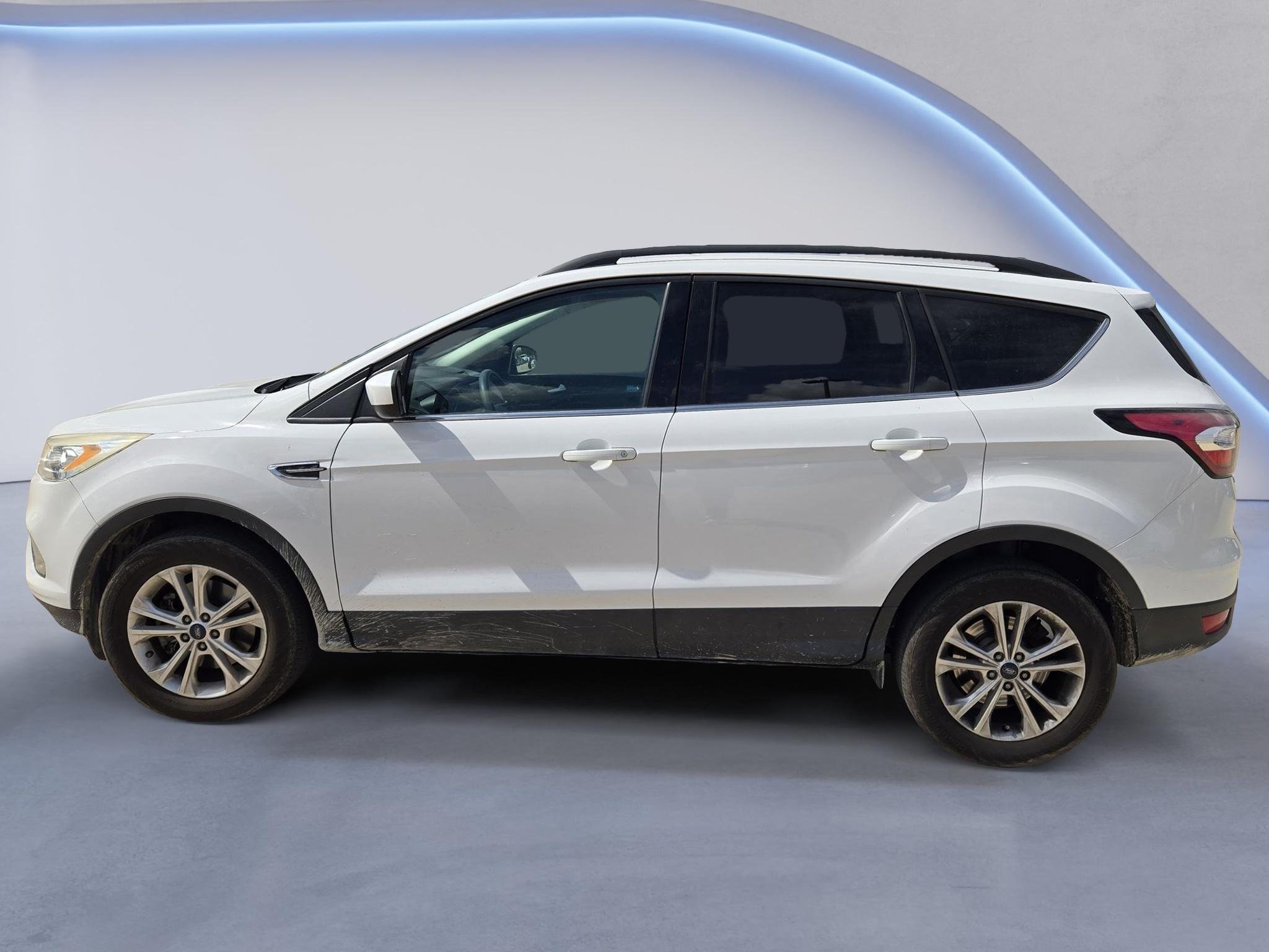 Used 2017 Oxford White Ford SE image 5