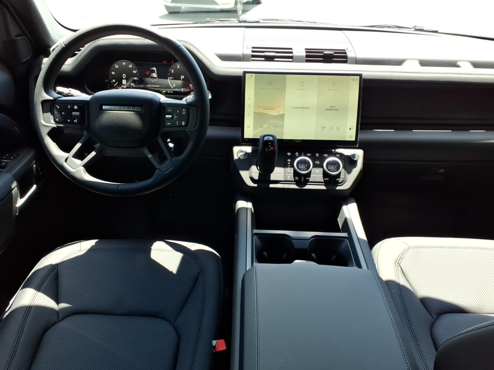 New 2026 Santorini Black Land Rover 110 X-Dynamic SE image 4