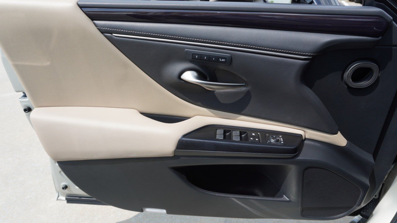 Certified Used 2020 MOONBEAM BEIGE MET Lexus ES 350 image 21