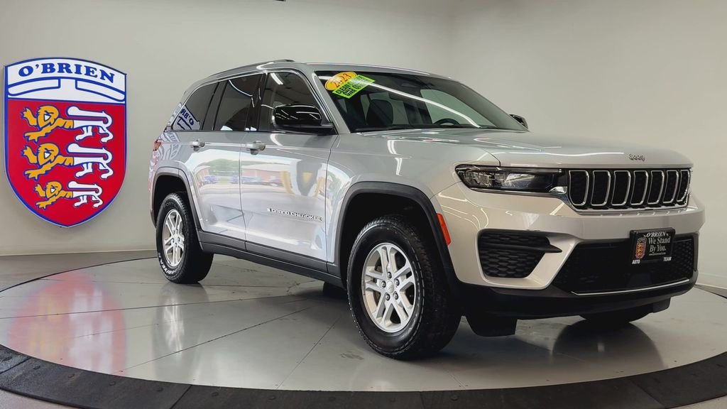 Used 2023 Silver Jeep Laredo image 2