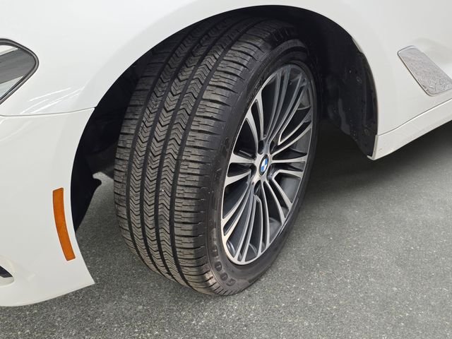 Used 2018 Alpine White BMW 530i xDrive image 31