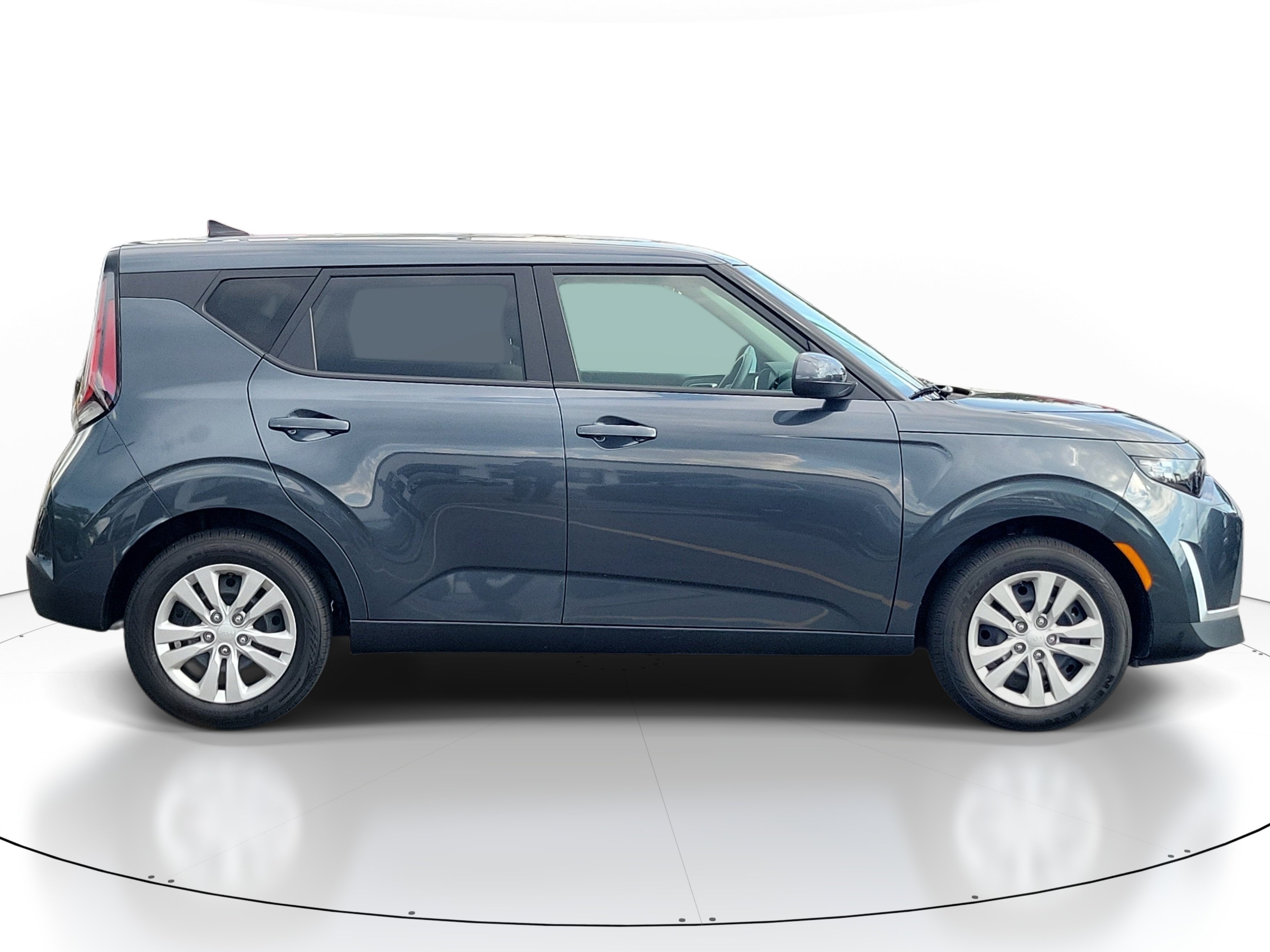 Used 2025 Gravity Gray Kia LX image 6