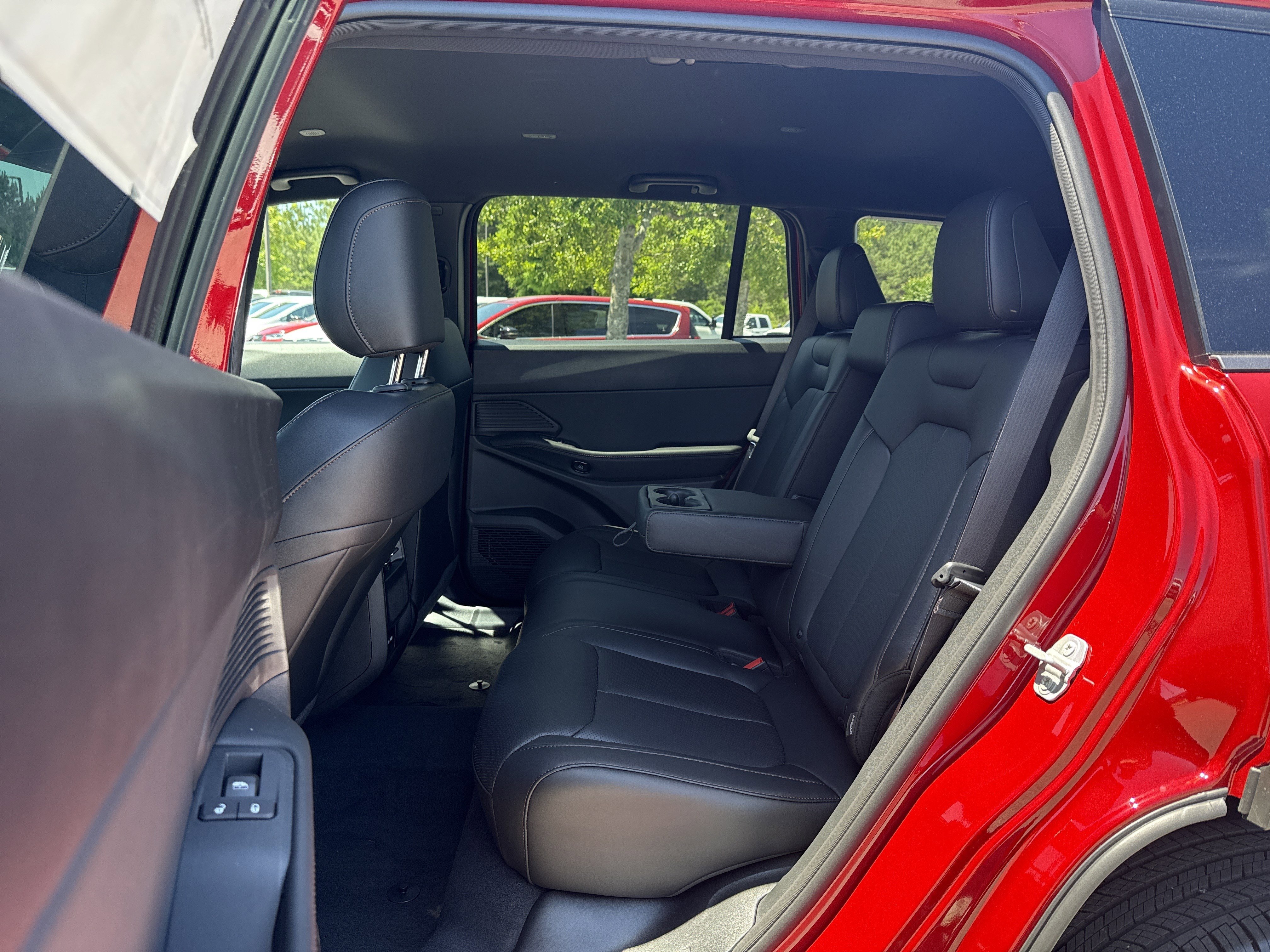 New 2026 Red Hot Pearl-Coat Exterior Paint Jeep Limited image 33