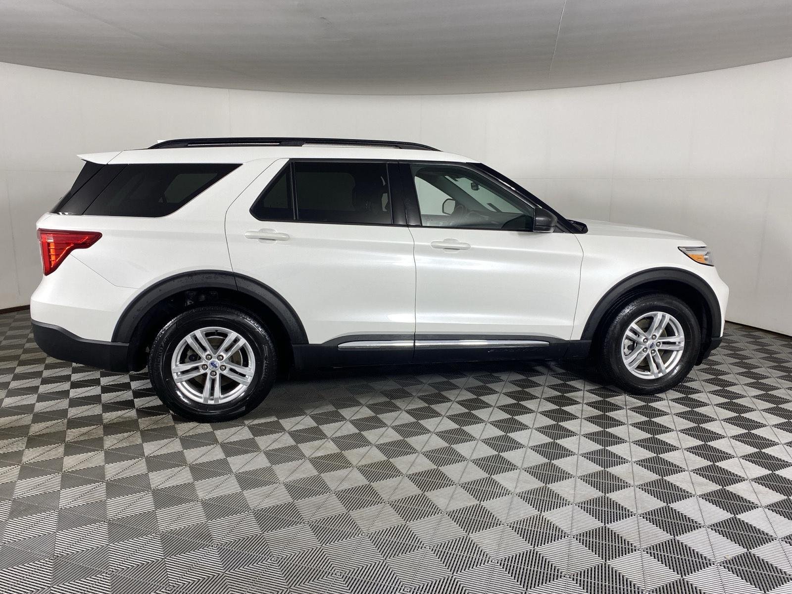 Used 2024 Star White Metallic Tri-Coat Ford XLT image 8