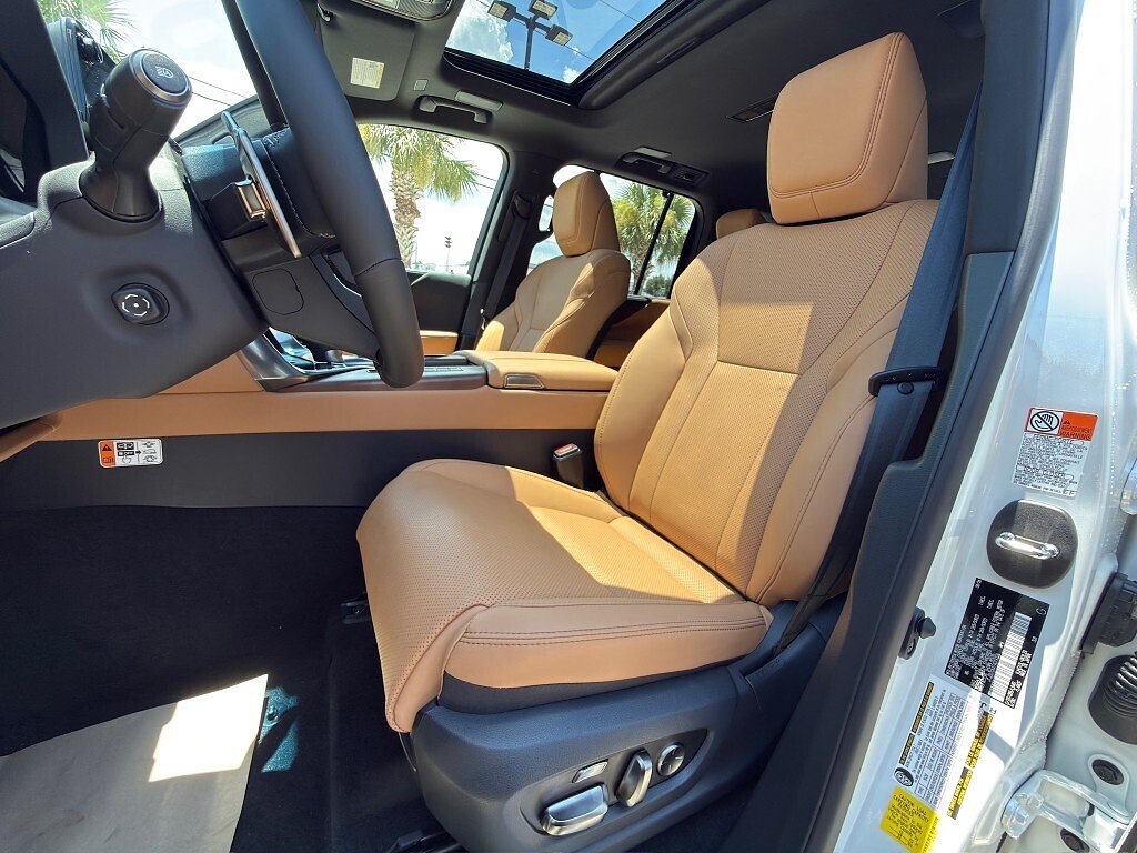 New 2026 Eminent White Pearl Lexus LUXURY image 16