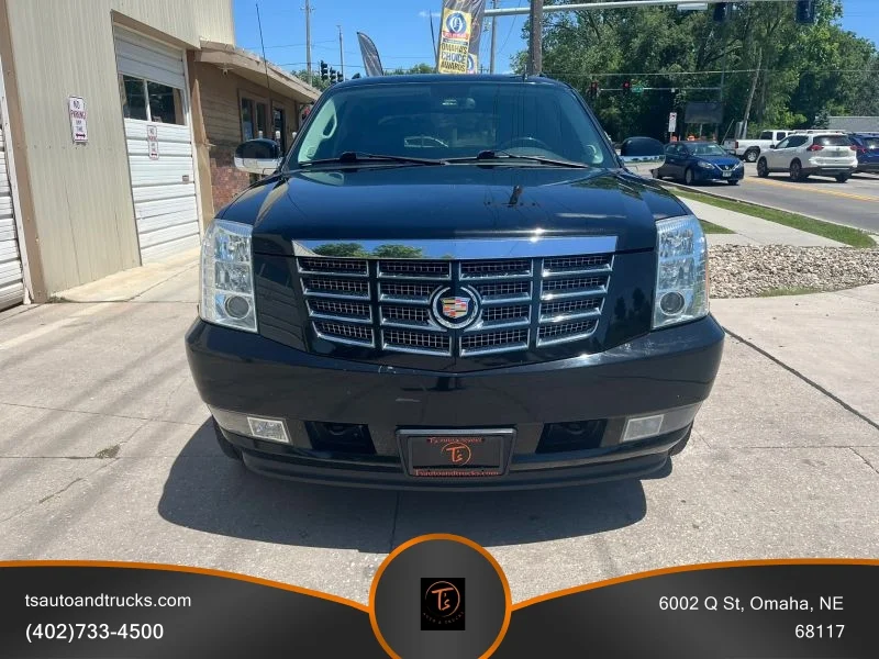 Used 2013 Black Cadillac Premium Sport Utility Pickup 4D 5 1/4 ft image 4