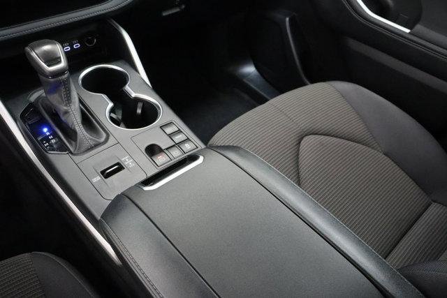 2025 Toyota Highlander LE - Photo 17
