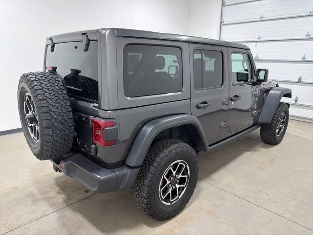 Used 2025 Granite Crystal Clearcoat Metallic Jeep Rubicon image 4