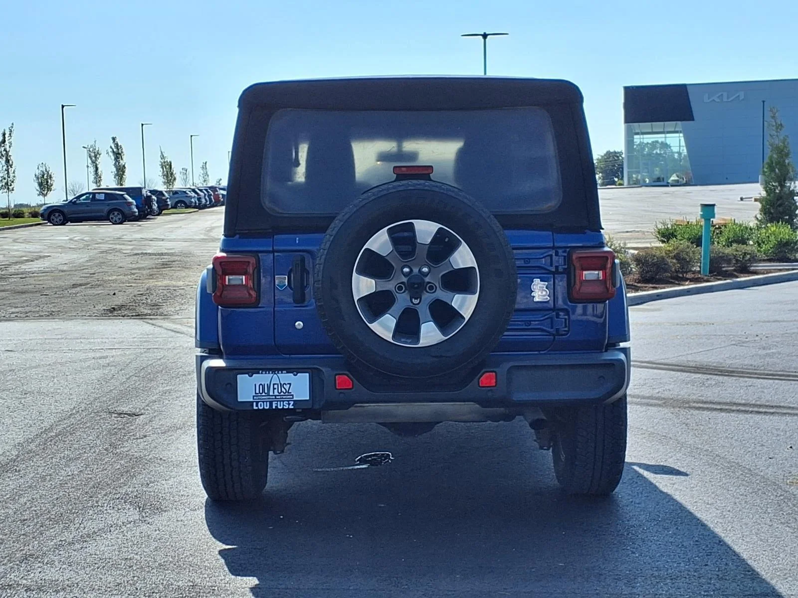Used 2018 Ocean Blue Metallic Clearcoat Jeep Sahara image 26
