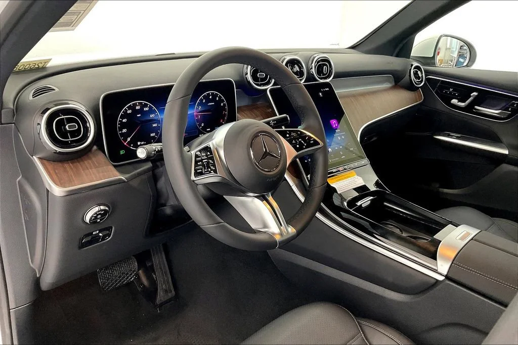 New 2026 Polar White Mercedes-Benz GLC 300 image 20