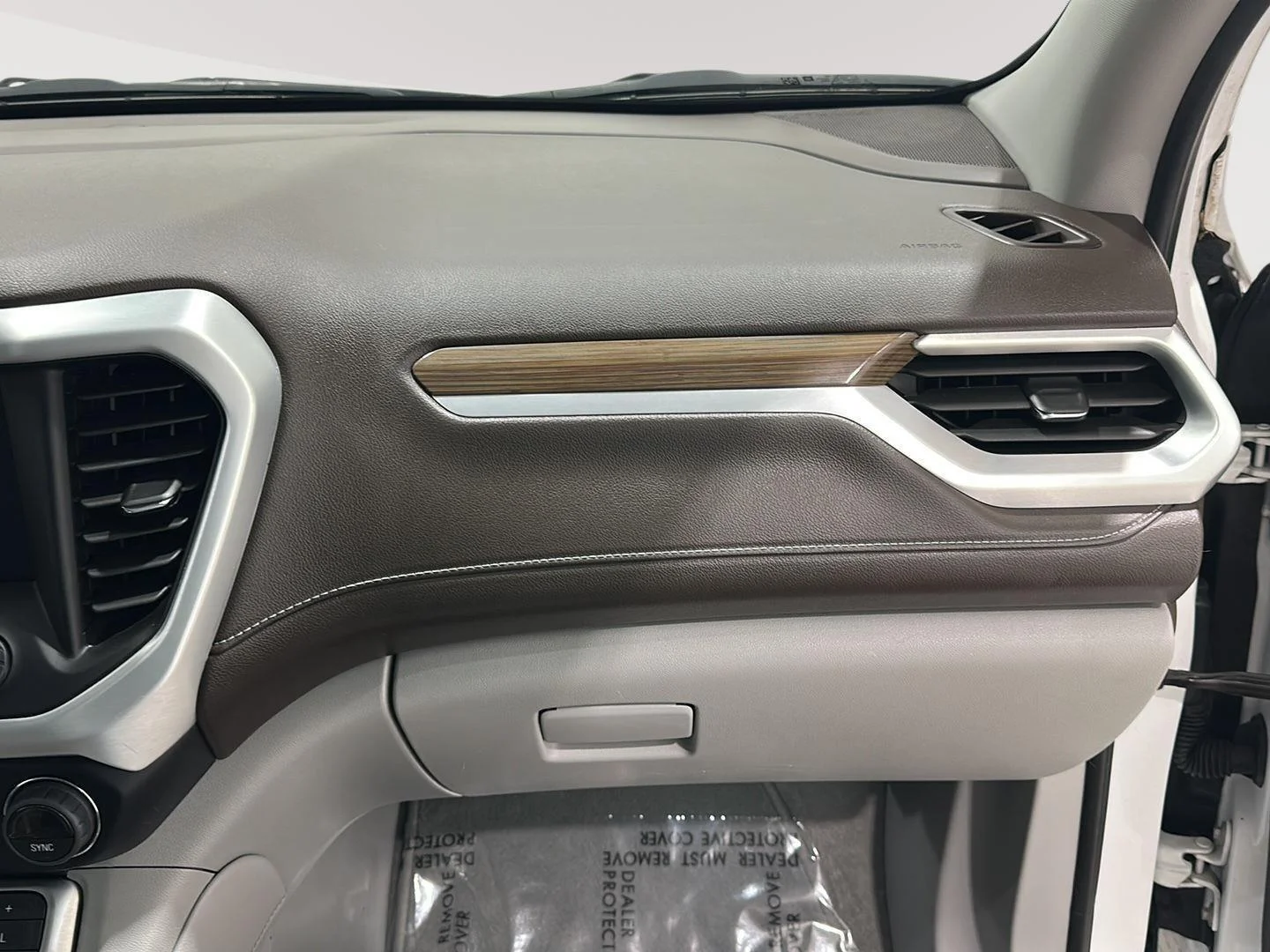 Used 2022 Summit White GMC SLE image 25