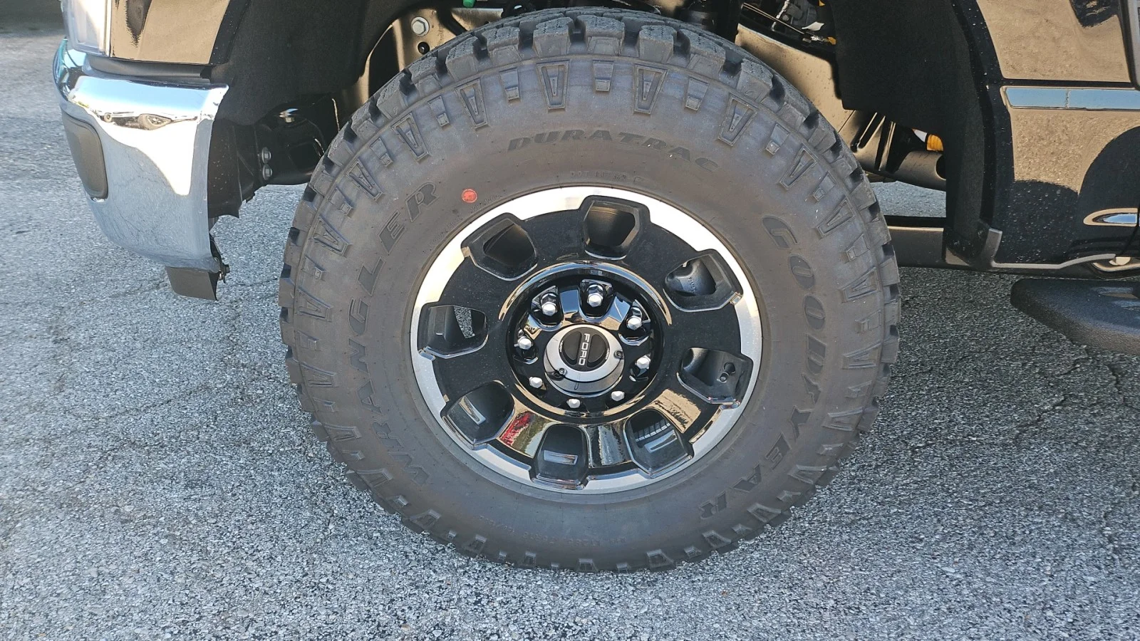 New 2027 Agate Black Metallic Ford XLT 4WD image 8