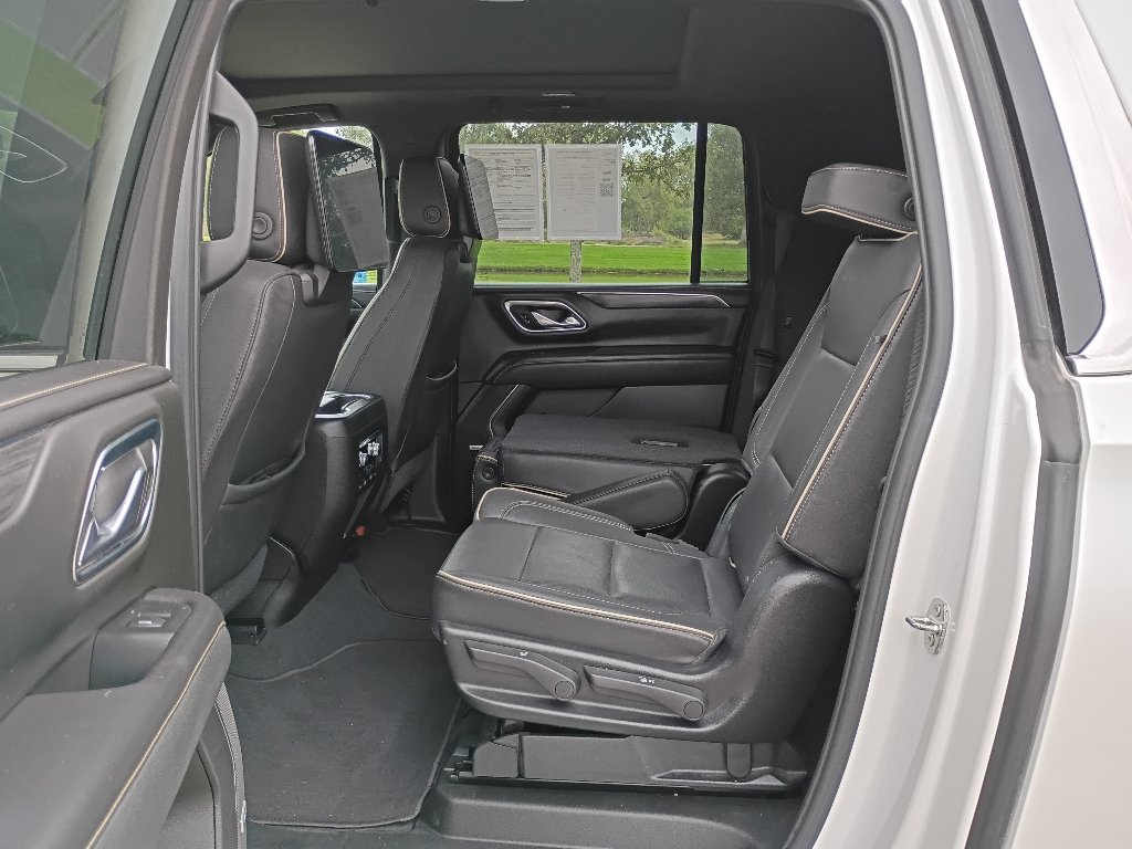 Used 2021 White Frost Tricoat GMC SLT image 20
