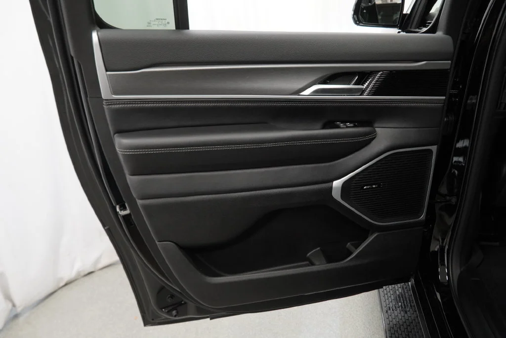 New 2027 High Gloss Black Paint Jeep  image 31