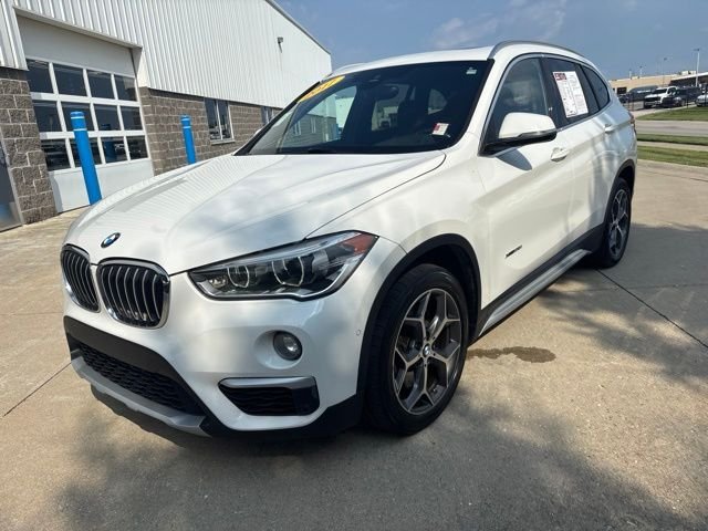 Used 2017 White BMW xDrive28i image 4