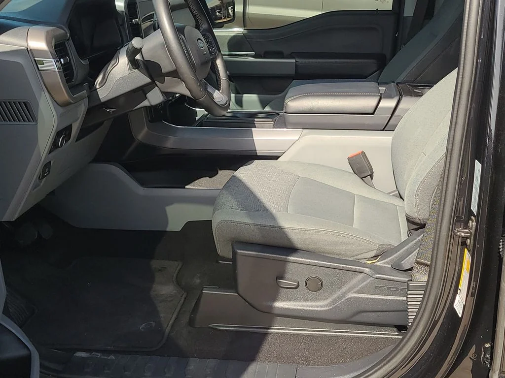 Used 2024 Black Ford XLT image 21