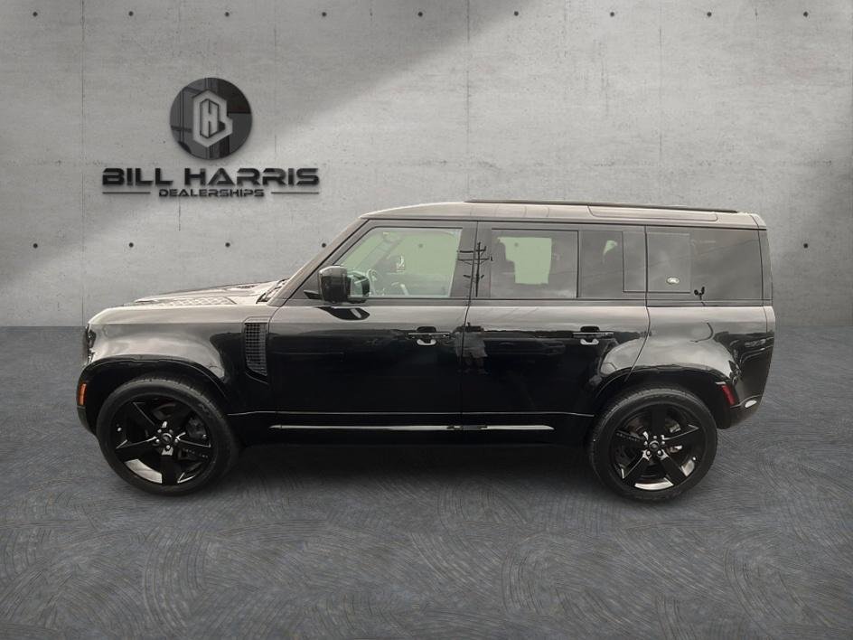 Used 2024 Black Land Rover X-Dynamic SE image 11