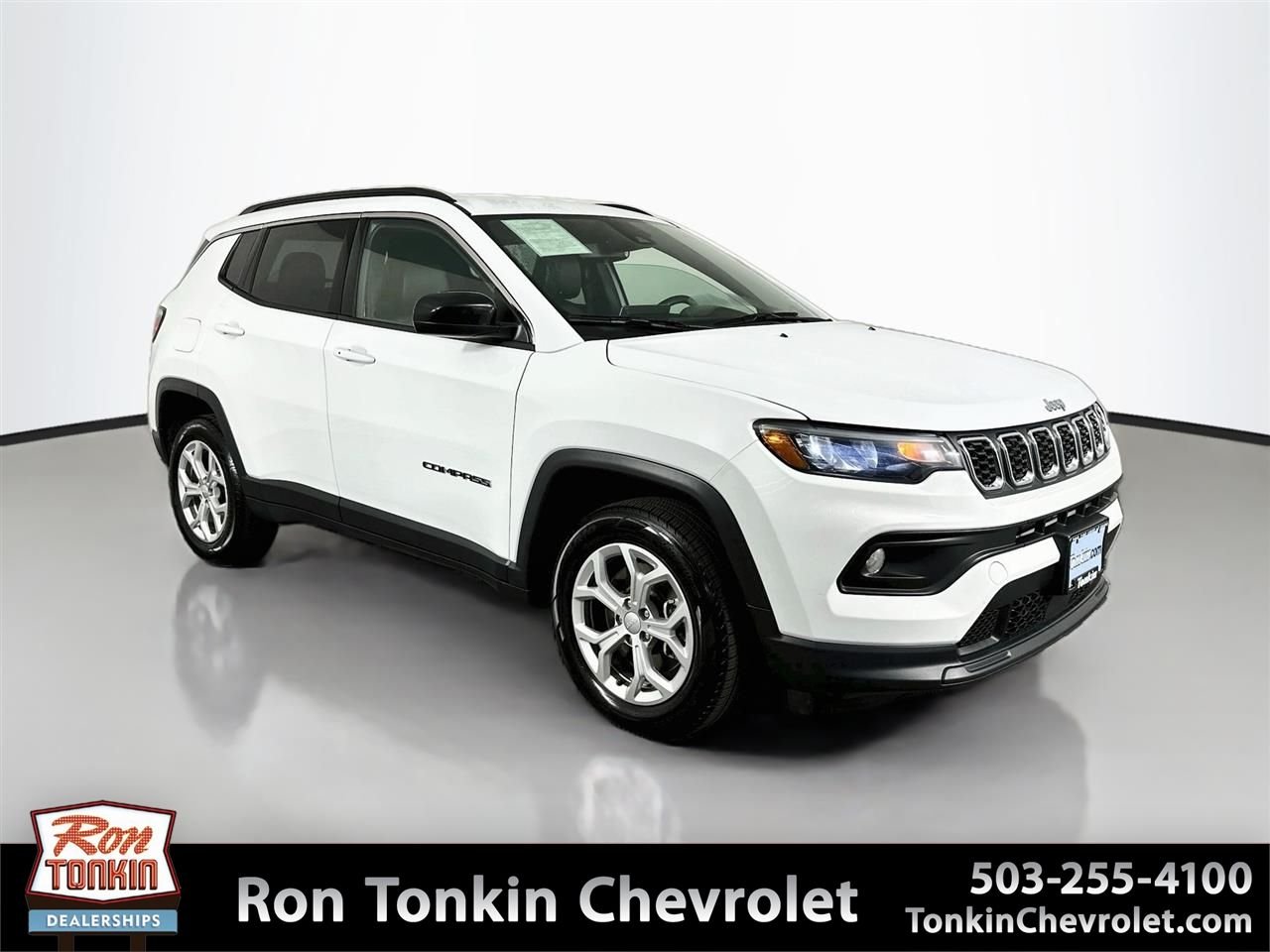 Used 2024 Bright White Clearcoat Jeep Latitude image 1