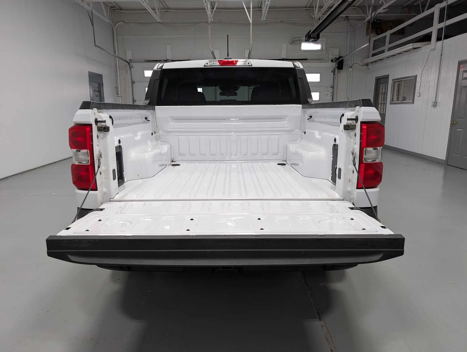 Used 2023 Oxford White Ford XLT image 41