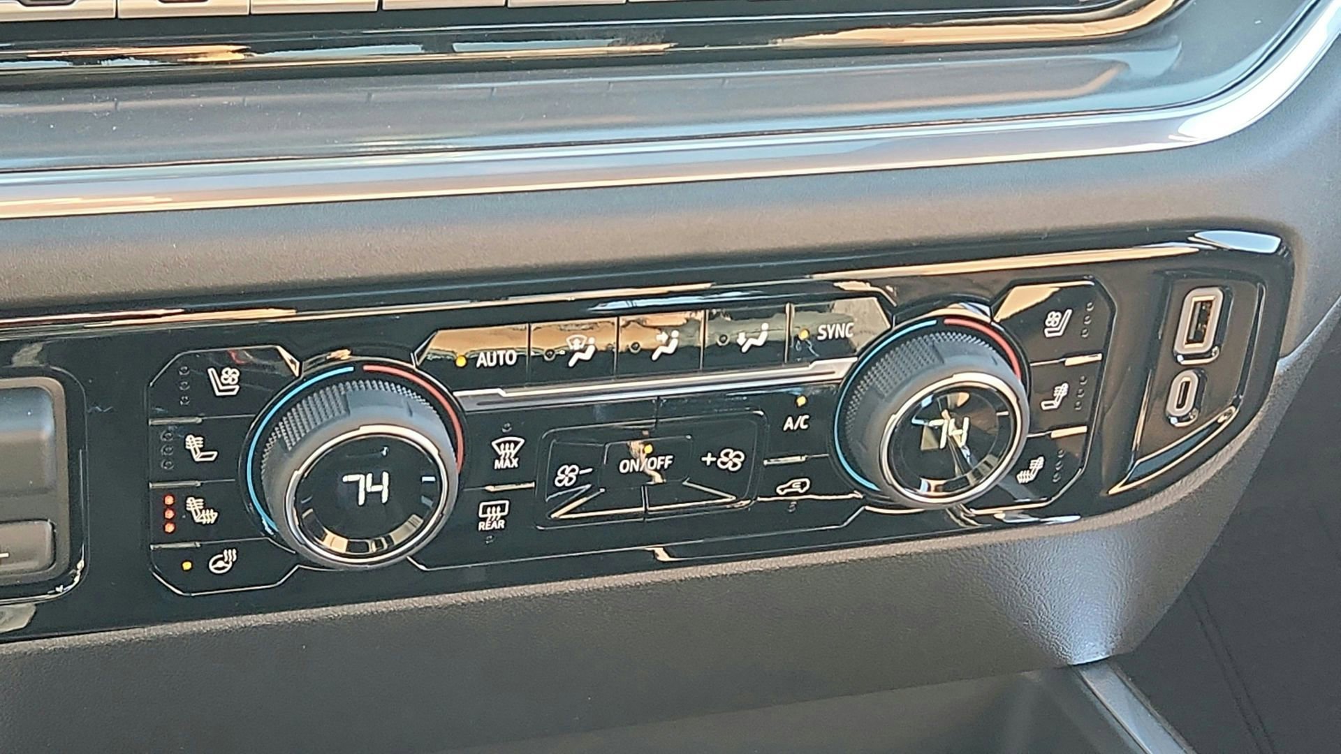 2026 Chevrolet Silverado 1500 High Country - Photo 17