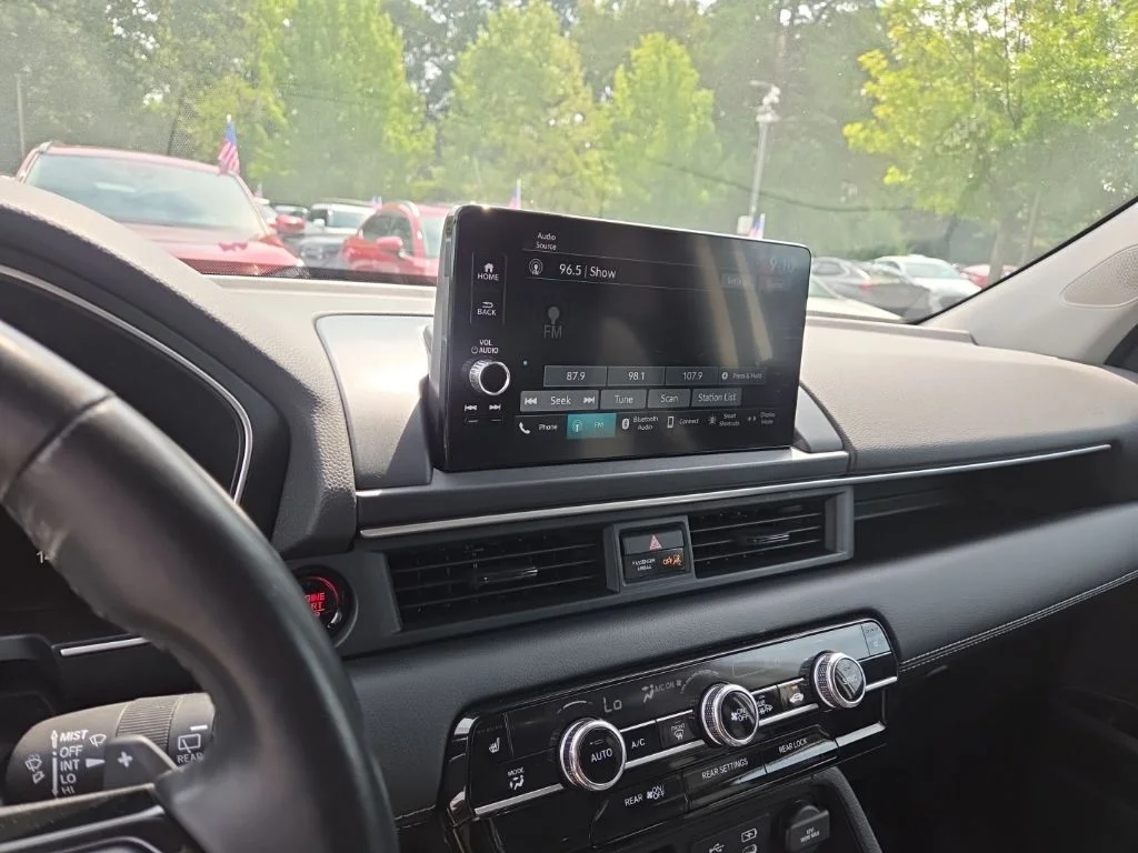Used 2023 White Honda EX-L image 24