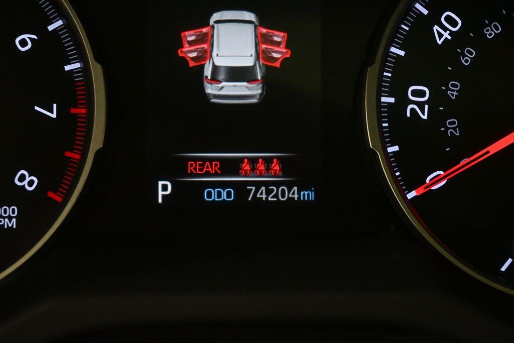 Used 2020 Ruby Flare Pearl TOYOTA XLE Premium image 10
