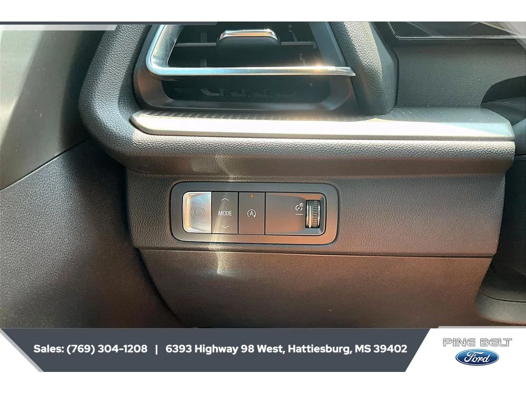 Used 2025 Sterling Gray Metallic Chevrolet FWD LT image 23