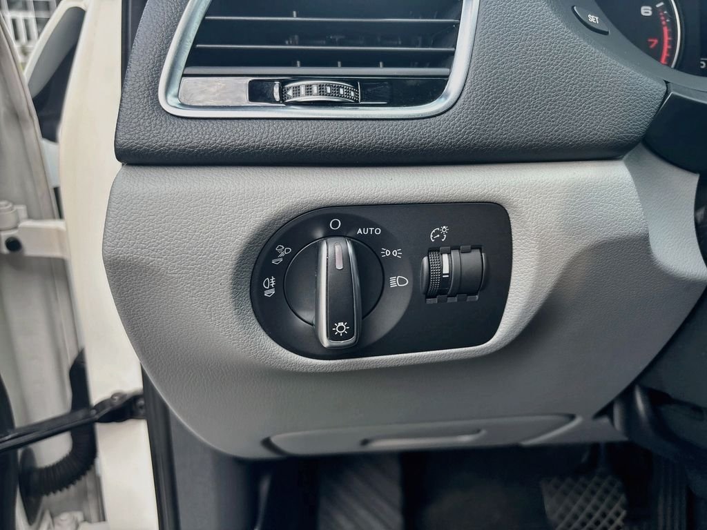 Used 2018 White Audi 2.0T Premium image 37