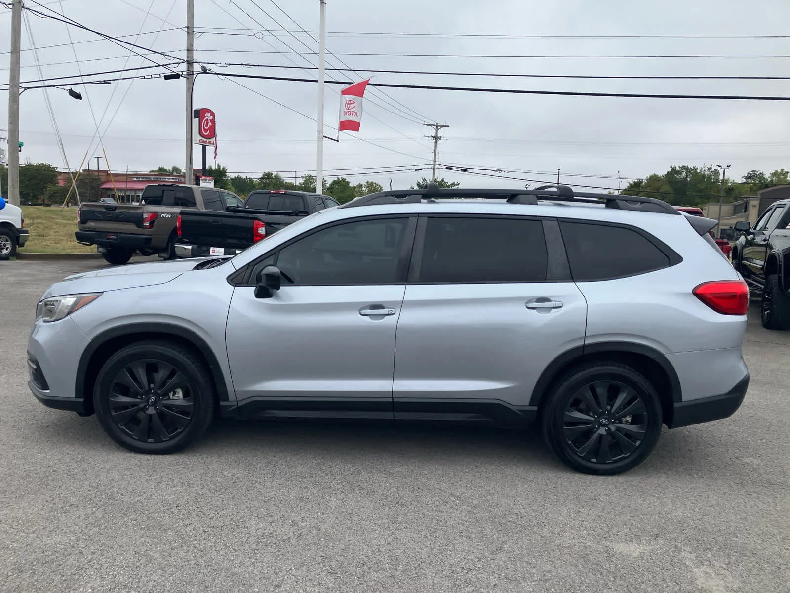 Used 2022 Ice Silver Metallic Subaru Onyx Edition image 4