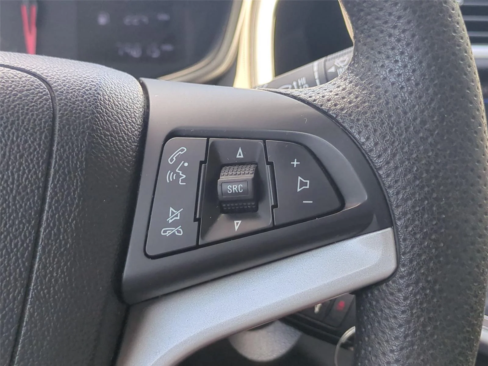 Used 2018  CHEVROLET LT image 21