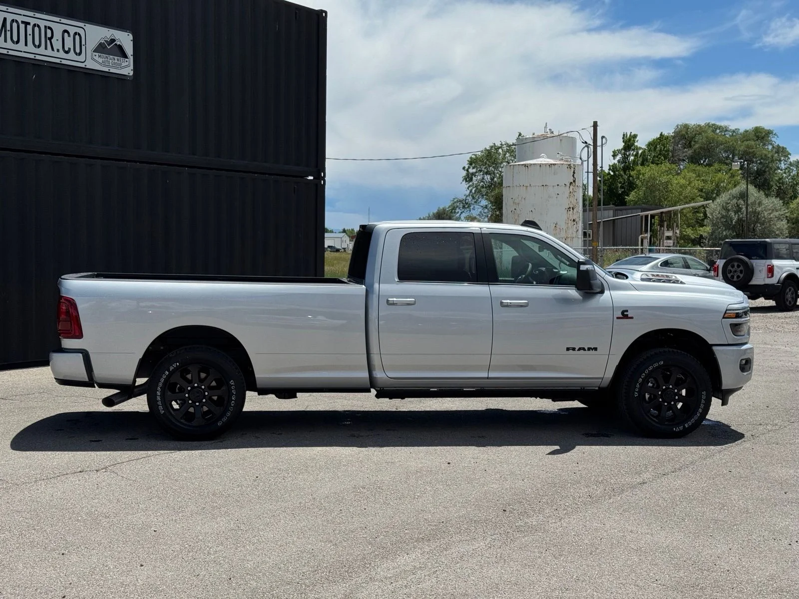 New 2026 Silver-Zynith Exterior Paint RAM Laramie image 6