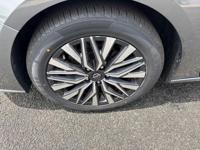 Used 2025 Gun Metallic Nissan 2.5 SV image 12
