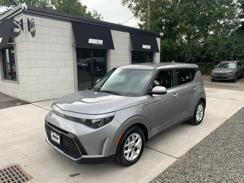Used 2023 Gray Kia LX Wagon 4D image 2