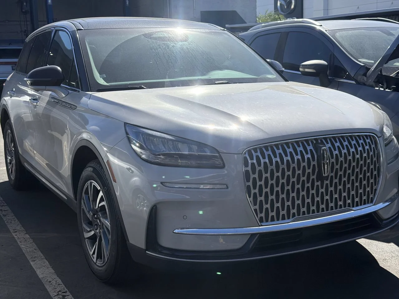 Used 2023 CERAMIC PEARL MET Lincoln Standard image 3