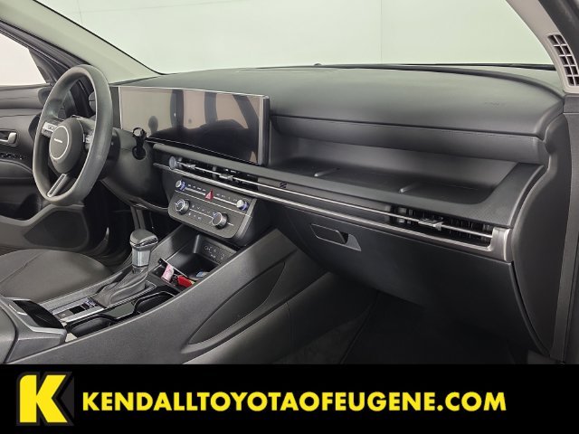 Used 2025 Black Hyundai SE image 28