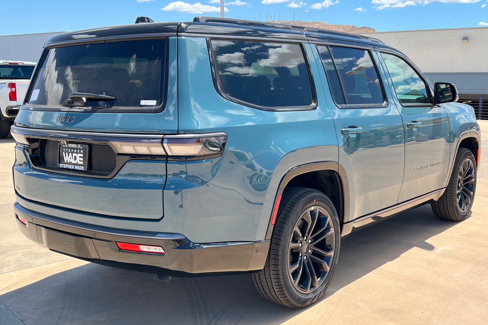 New 2026 Steel Blue Exterior Paint Jeep Summit Reserve image 6