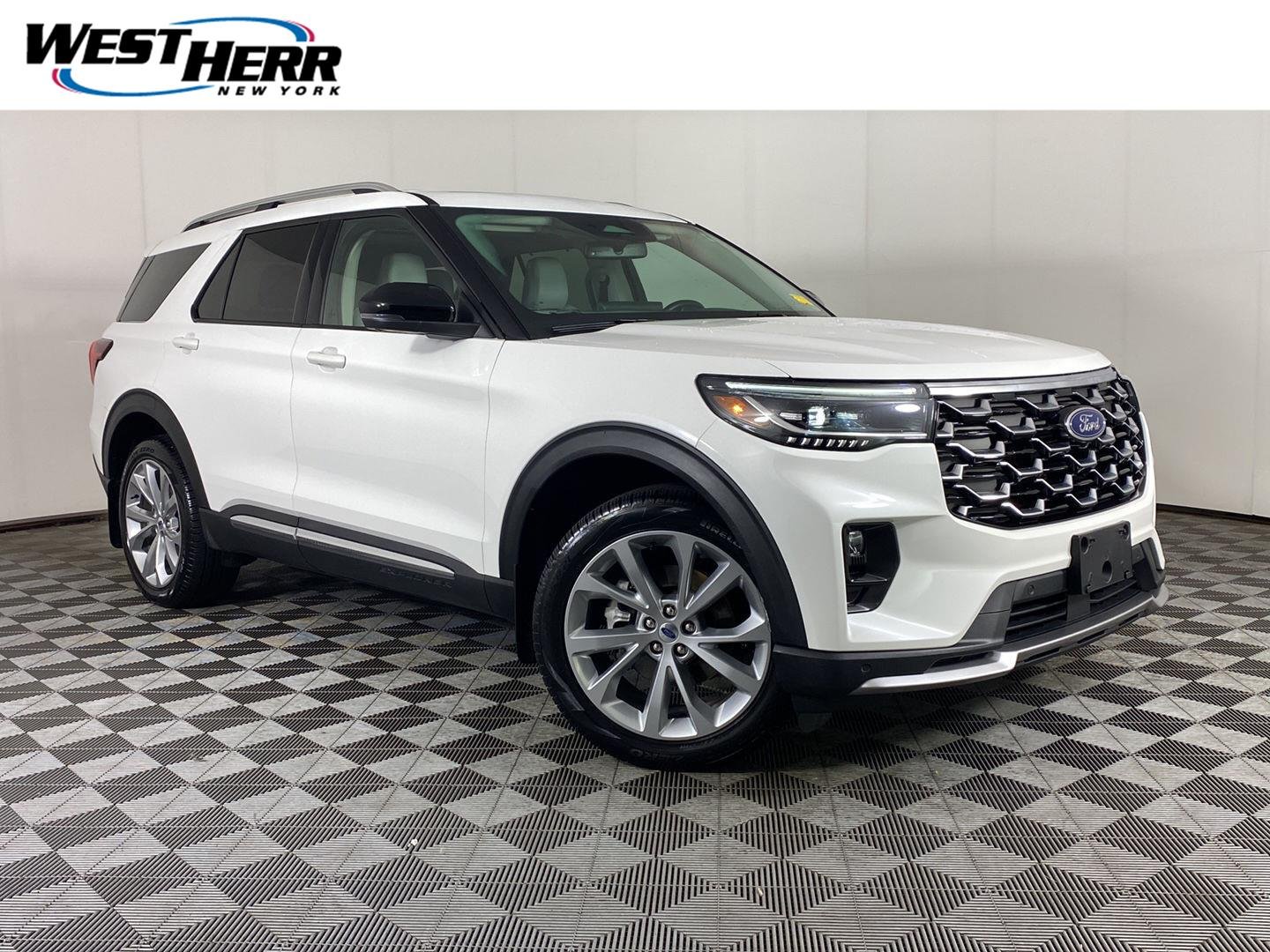 Used 2025 Star White Metallic Tri-Coat Ford Platinum image 1