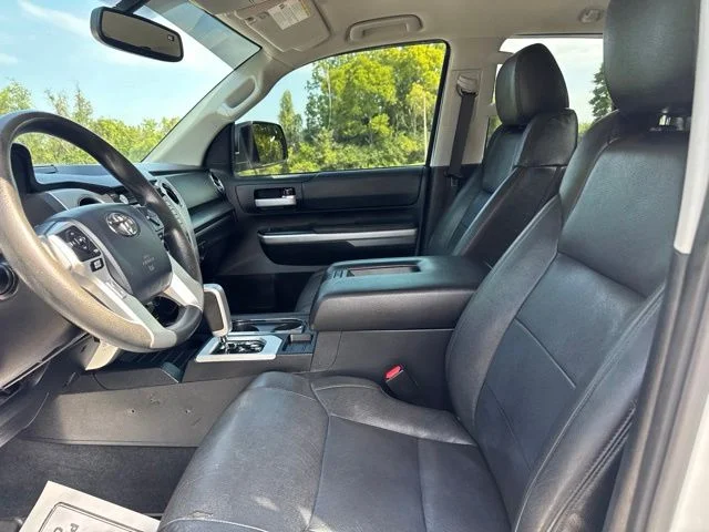 Used 2017 White Toyota SR5 image 15
