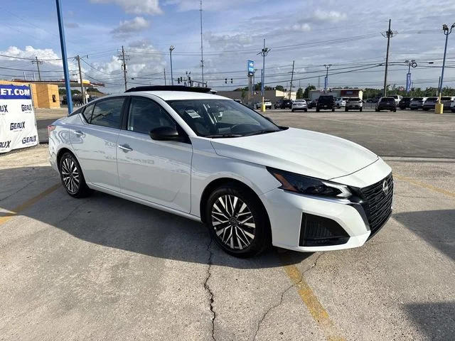 Used 2025 White Nissan 2.5 SV image 6