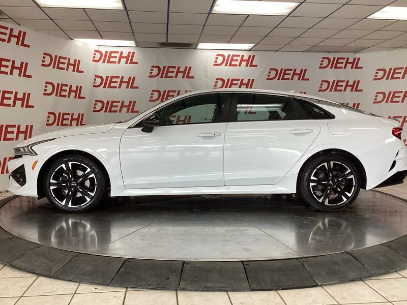 Used 2023 White Kia GT-Line image 4
