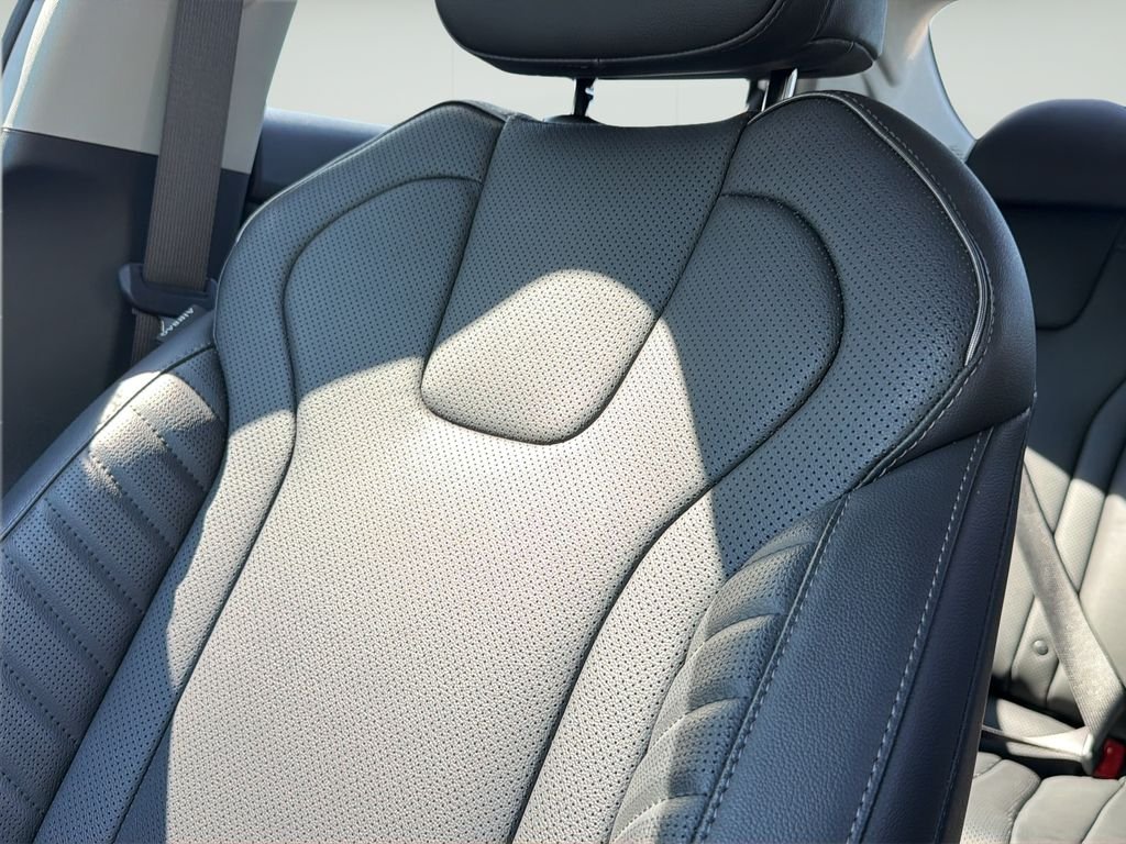 2025 Hyundai Elantra Limited - Photo 47