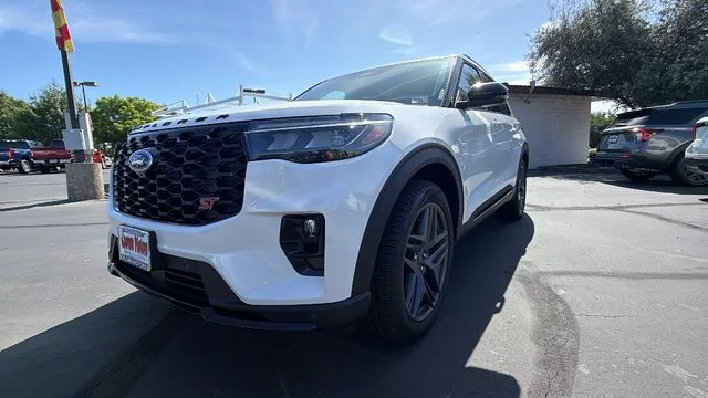 New 2026 Star White Metallic Tri-Coat Ford ST image 9