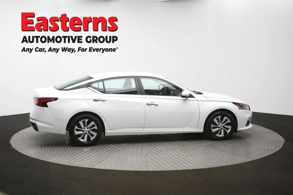 Used 2022 White Nissan 2.5 S image 42