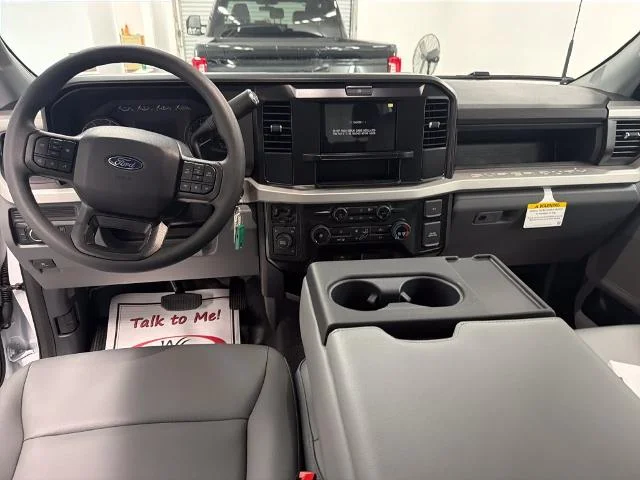 New 2027 Oxford White Ford F-350® XL image 32
