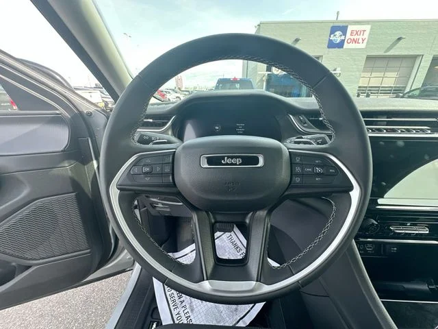 Used 2023 Silver Jeep Laredo image 16