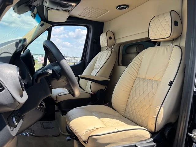 Used 2021 Black Mercedes-Benz Discovery Cross Country image 23