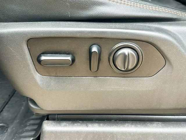 Used 2021 Summit White GMC AT4 image 19