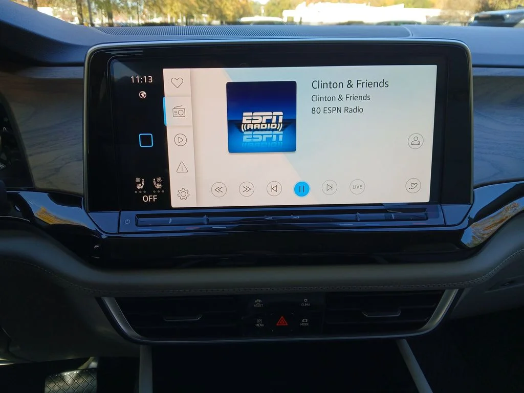 New 2026 White Volkswagen 2.0T SE w/Technology image 18