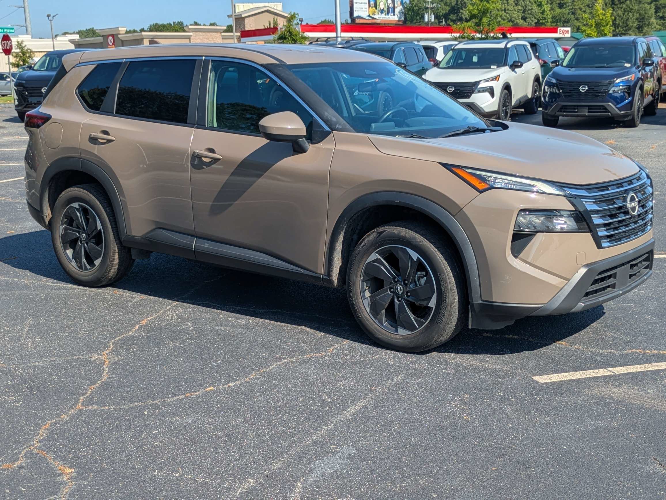 Used 2025  Nissan SV image 1