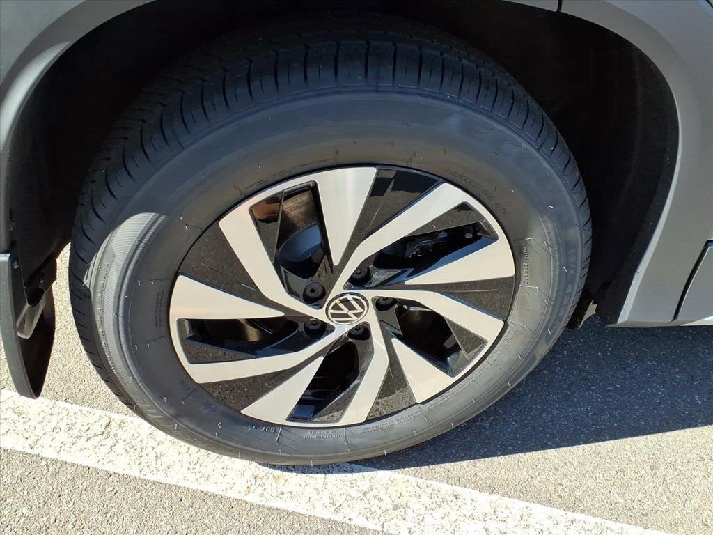 New 2026 Platinum Gray Metallic Volkswagen S image 17